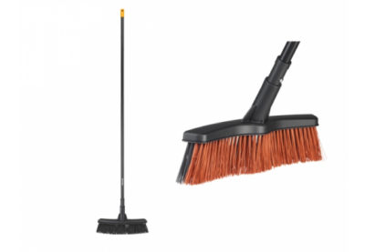 Koště FISKARS SOLID M univerzální zahradní 38x162cm 1025921