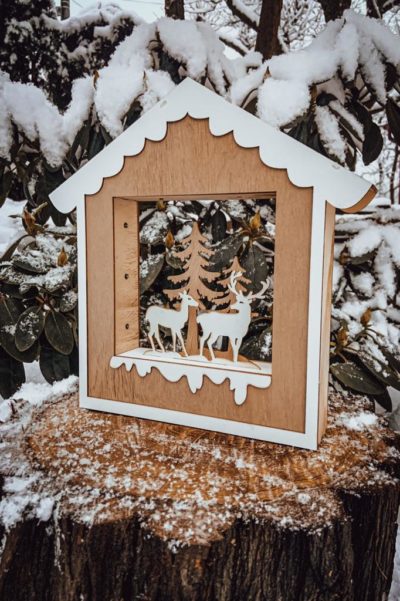 LED dekorační domeček dřevěný - Jelen vánoční dekorace