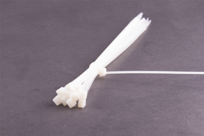 Páska stahovací bílá 450x7,2 -50ks